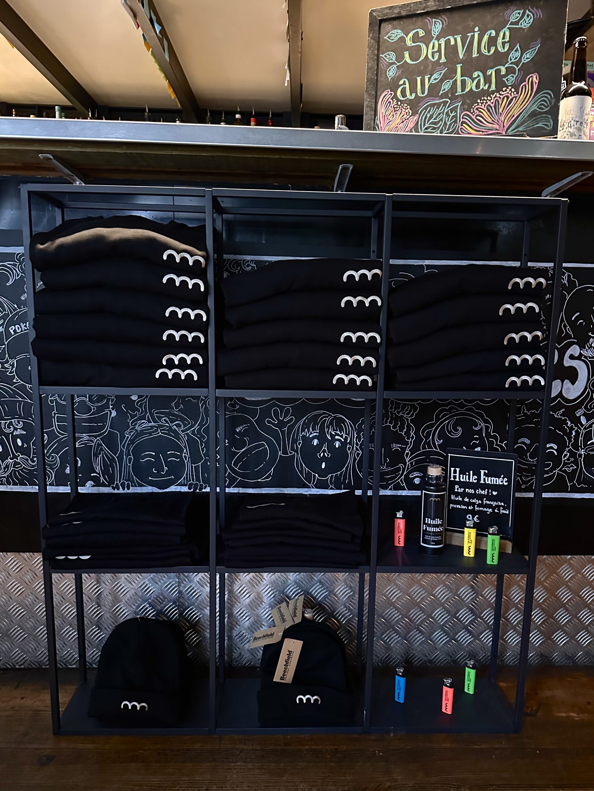 Goodies pour offrir lors du jeu : sweat, bonnet, briquet...